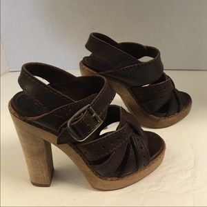 Chloe brown strappy leather platform sandals